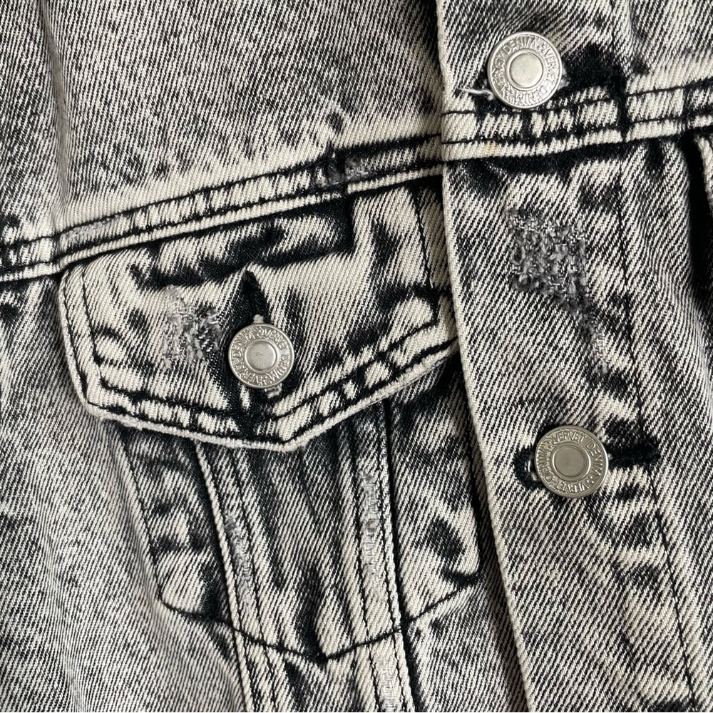 NWOT Vervet Escala Denim Jacket Women’s M Black Acid Wash Classic Crop Fit - Picture 4 of 16